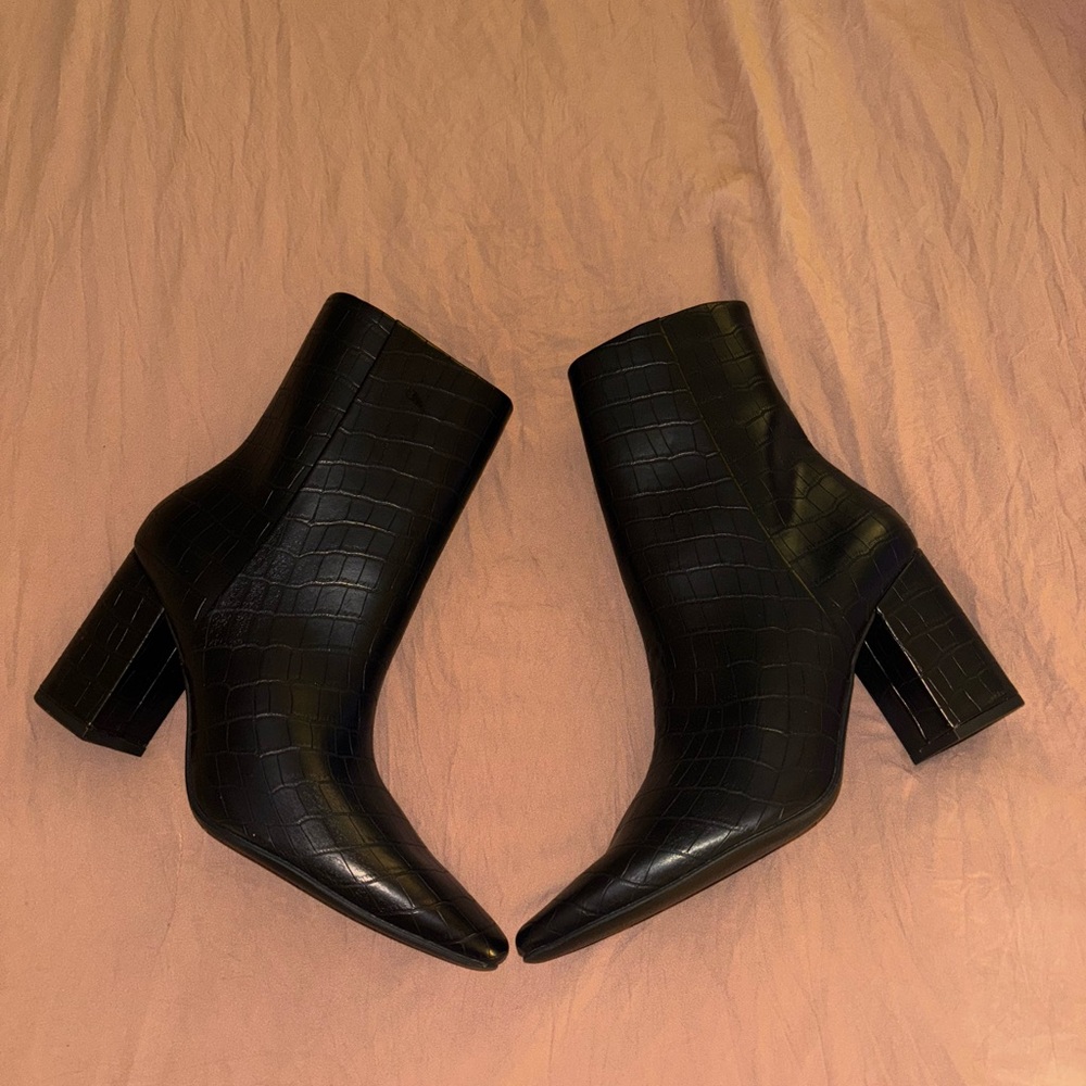 H&M Black Textured Heeled Boots